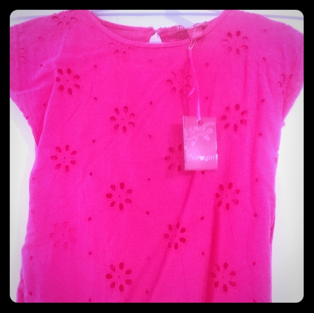 🌸Girl's fuschia eyelet detail top🌸